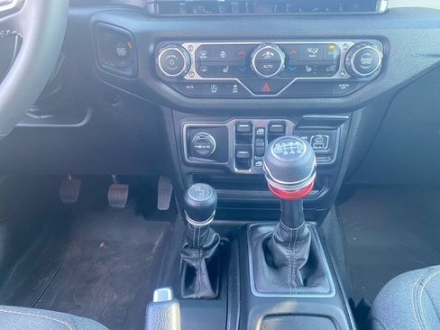 Used 2025 Jeep Wrangler Unlimited Sport AWD/4WD image 18