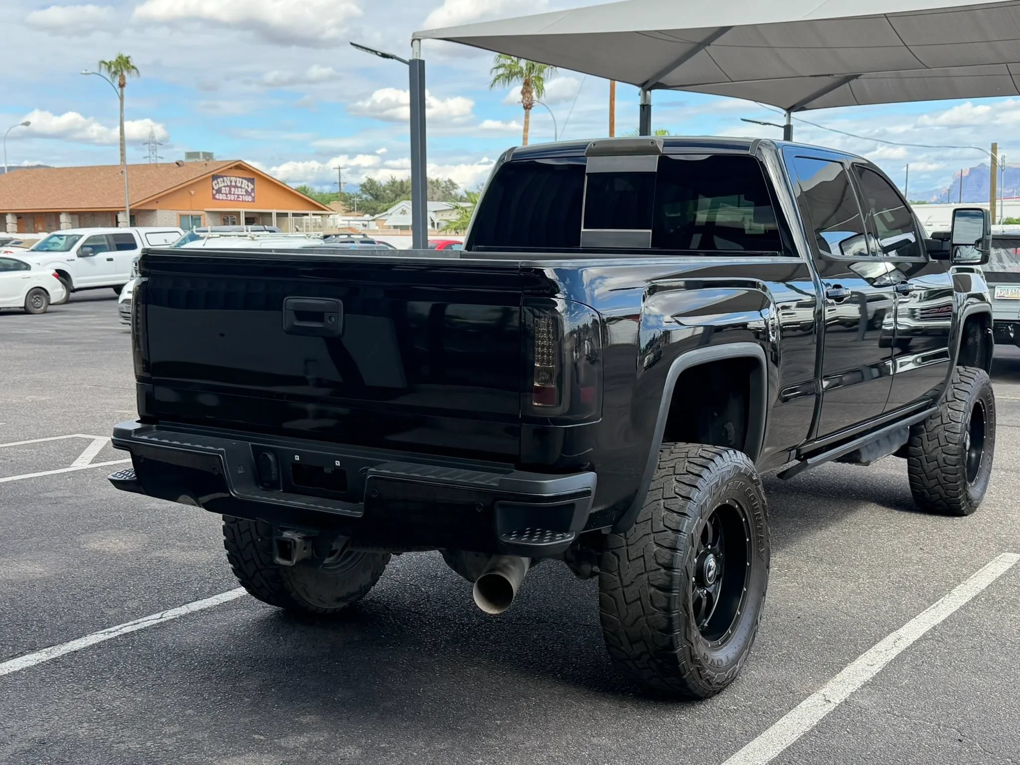 Used 2017 GMC Sierra 2500 Denali w/ Duramax Plus Package AWD/4WD image 10