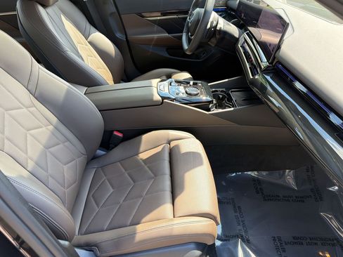 Used 2024 BMW 530i w/ Premium Package RWD image 28