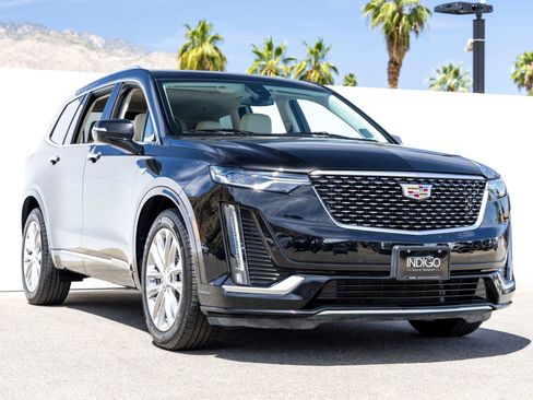 Used 2021 Cadillac XT6 Premium Luxury FWD image 2