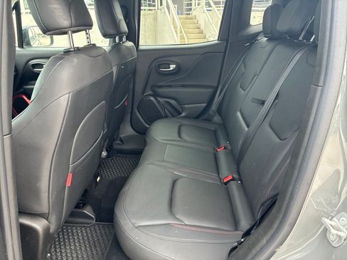 Used 2022 Jeep Renegade Trailhawk AWD/4WD image 15