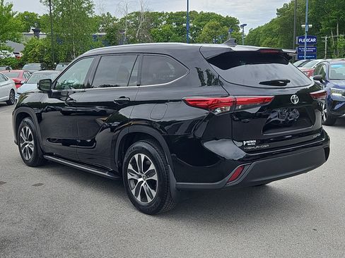 Used 2022 Toyota Highlander XLE AWD/4WD image 24