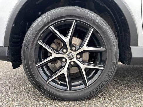 Used 2017 Toyota RAV4 SE image 59