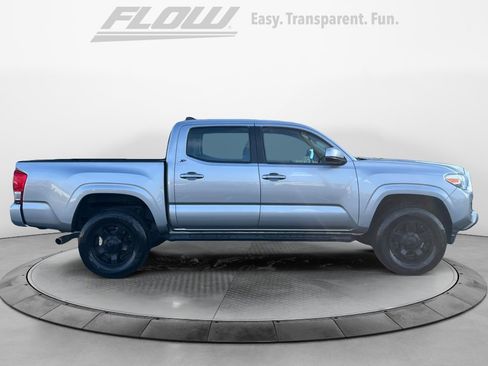Used 2017 Toyota Tacoma SR image 10