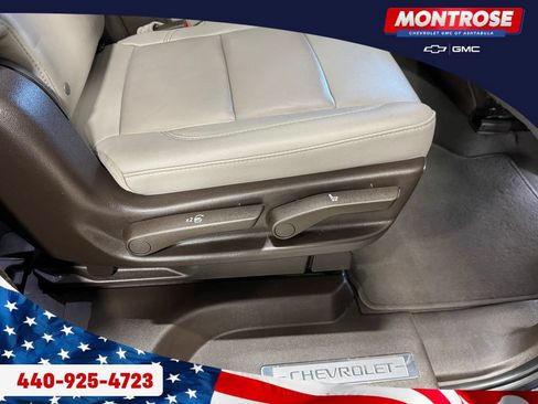 Used 2022 Chevrolet Tahoe Z71 w/ Z71 Off-Road Package AWD/4WD image 37