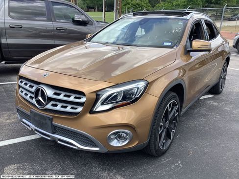 Used 2018 Mercedes-Benz GLA 250 4MATIC image 4