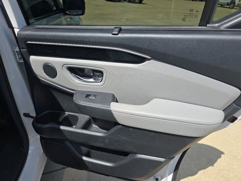 Used 2025 Honda Pilot EX-L image 18