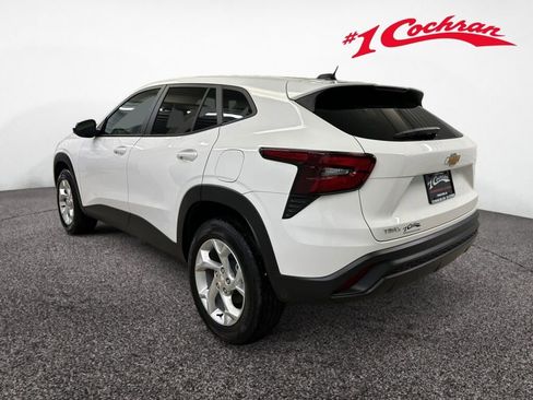 Certified 2025 Chevrolet Trax LS w/ LS Convenience Package image 18