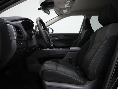 Used 2025 Nissan Rogue SV image 11