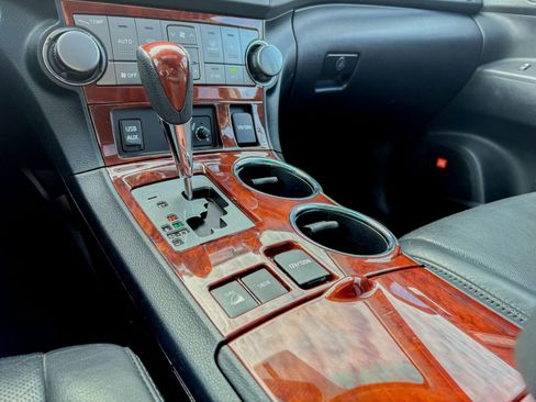 Used 2012 Toyota Highlander Limited w/ Tow Pkg image 4