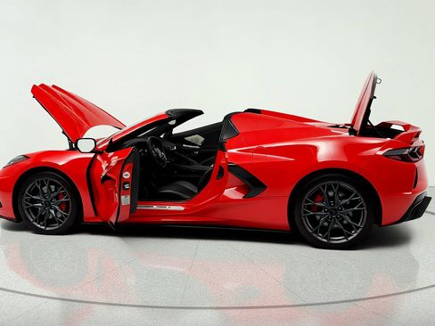 Used 2024 Chevrolet Corvette Stingray Preferred Conv w/ Z51 Performance Package RWD image 10