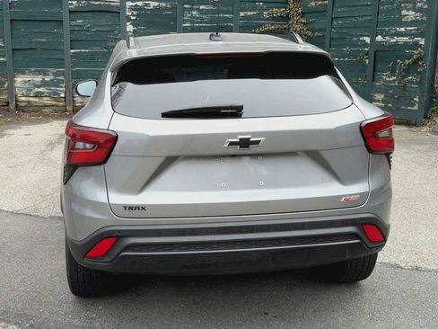 Certified 2025 Chevrolet Trax RS w/ Driver Confidence Package image 7