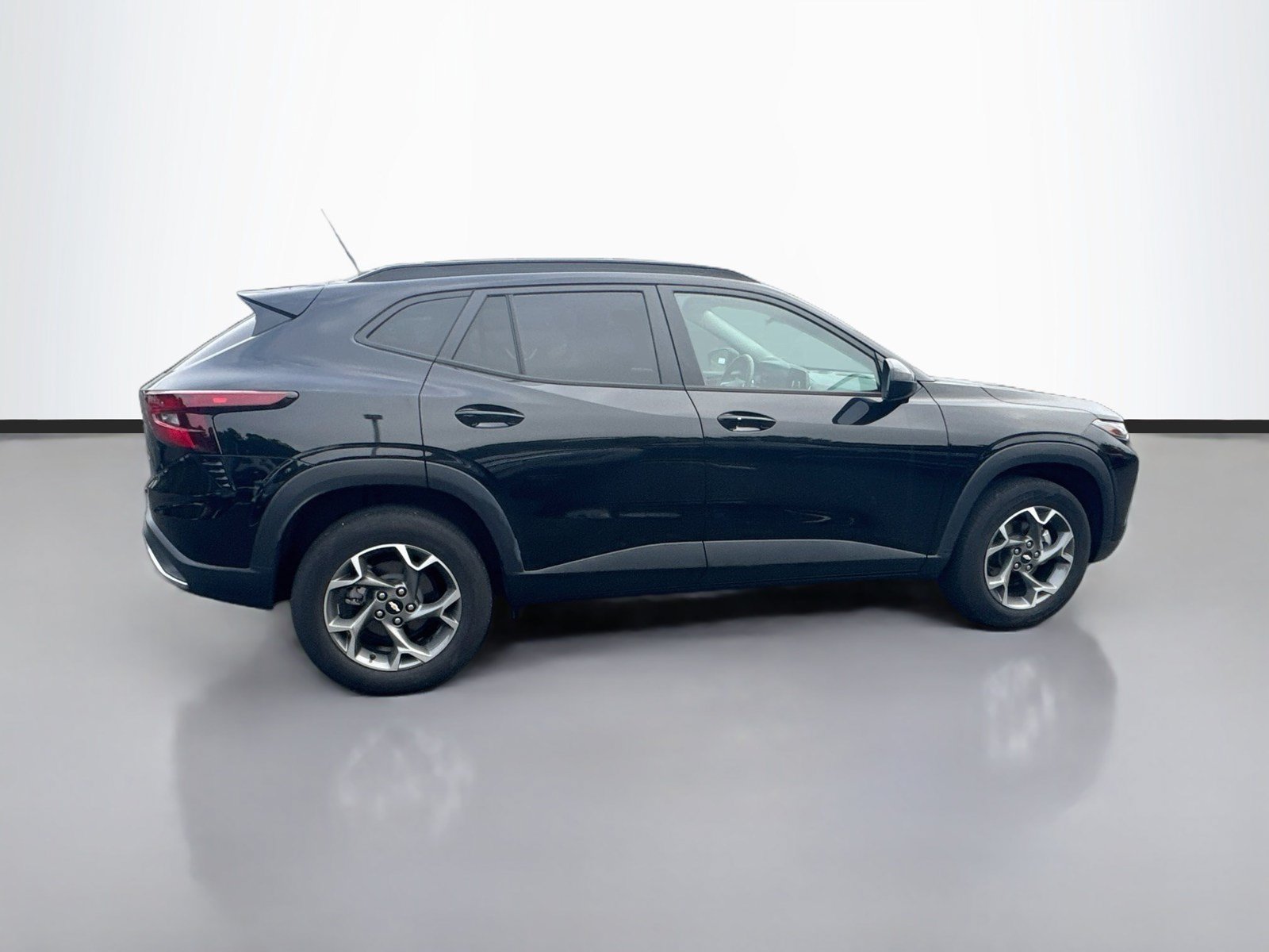 Used 2024 Chevrolet Trax LT w/ LT Convenience Package FWD image 8