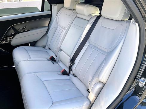 Used 2025 Land Rover Range Rover Sport image 20