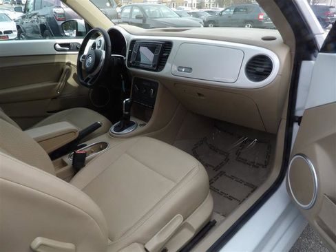 Used 2016 Volkswagen Beetle SE image 11