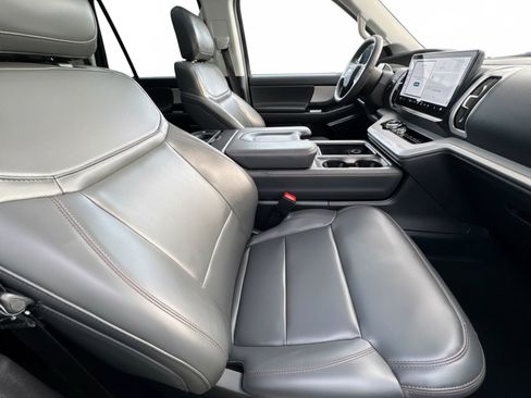 Used 2025 Ford Expedition Max Active AWD/4WD image 13
