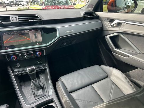 Used 2023 Audi Q5 2.0T Premium w/ Convenience Package image 11