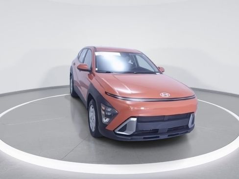 Used 2025 Hyundai Kona SE image 4
