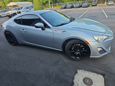 Used 2016 Scion FR-S RWD image 10