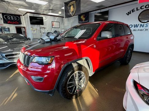 Used 2018 Jeep Grand Cherokee Trailhawk AWD/4WD image 4