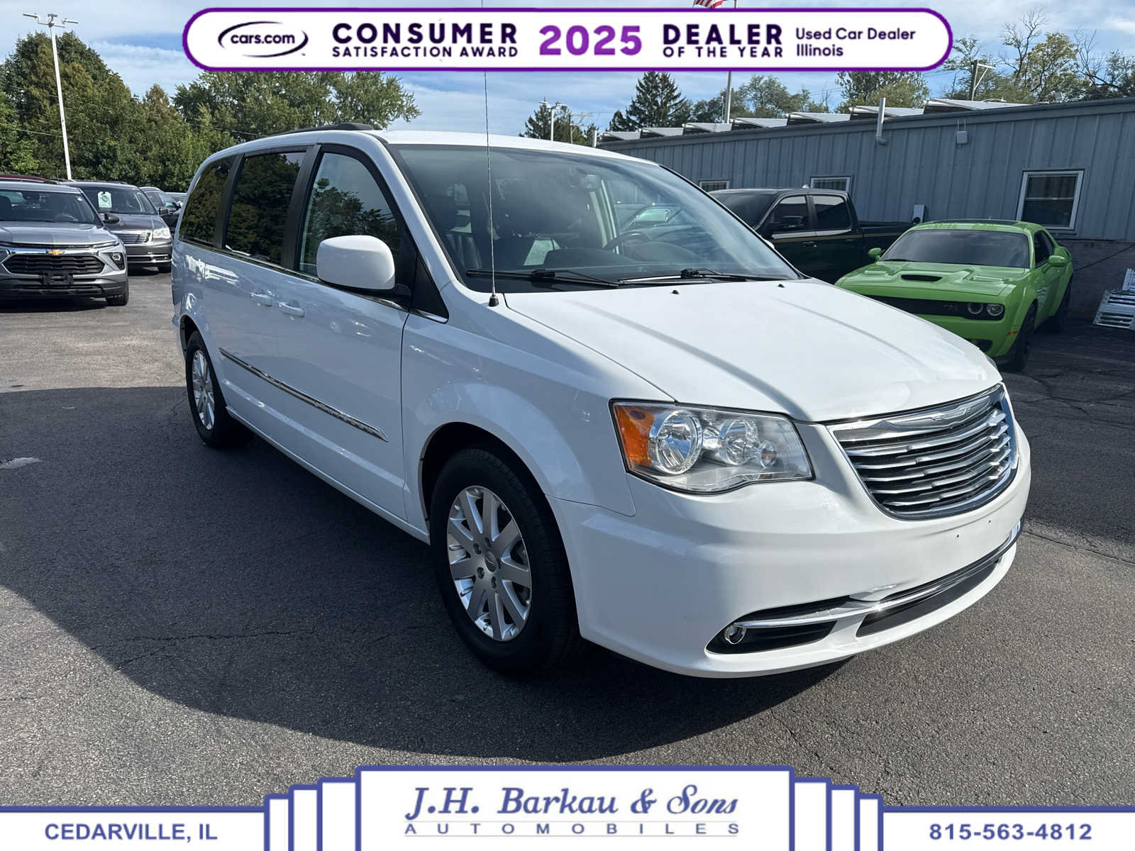 Used 2016 Chrysler Town & Country Touring FWD image 1