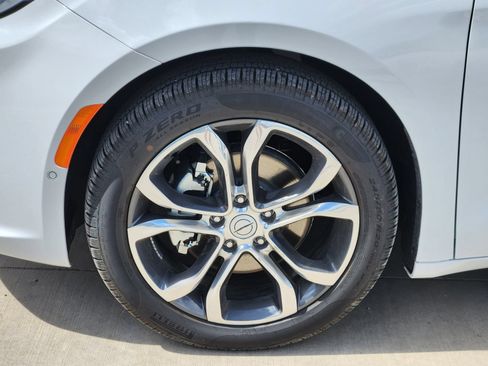 New 2026 Chrysler Pacifica Pinnacle w/ Trailer Tow Group FWD image 11