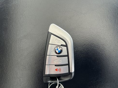 Used 2022 BMW M550i xDrive AWD/4WD image 23