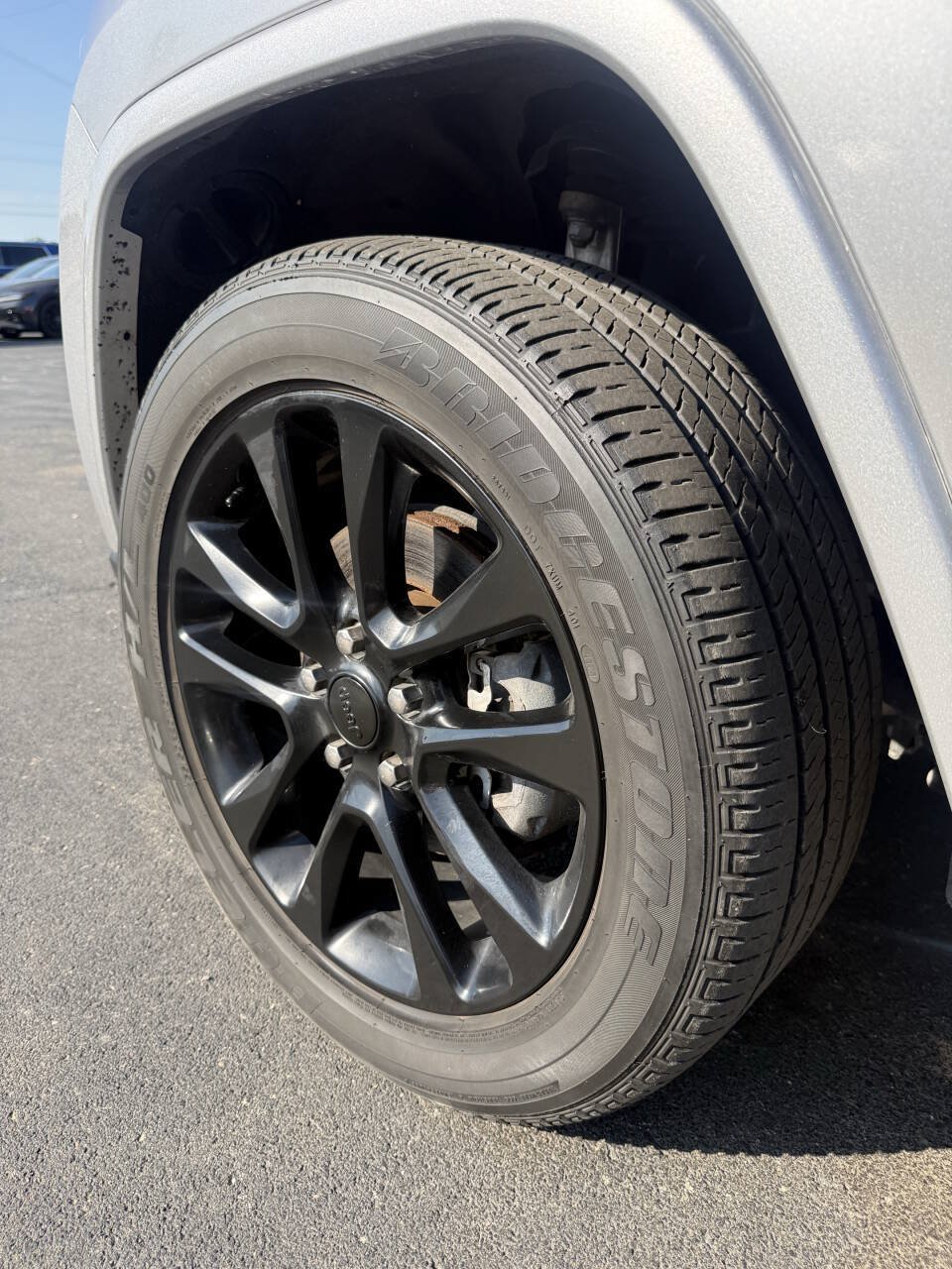 Used 2020 Jeep Grand Cherokee Altitude AWD/4WD image 32