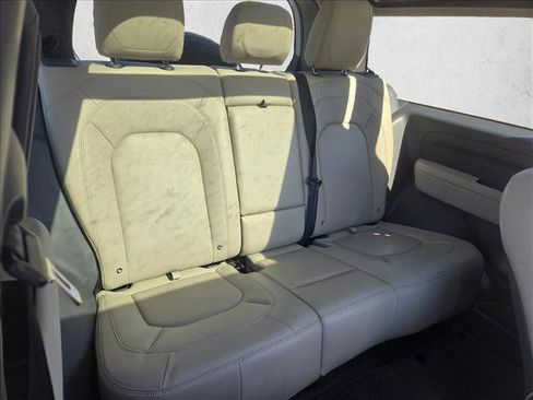 Used 2024 Land Rover Defender 90 S image 18