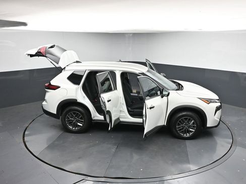 Used 2024 Nissan Rogue S image 42