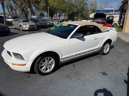 Used 2005 Ford Mustang Convertible image 6