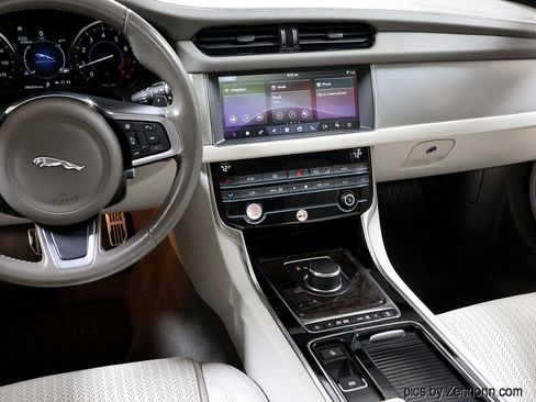 Used 2020 Jaguar XF Prestige image 16