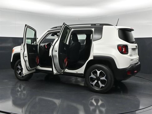 Used 2019 Jeep Renegade Trailhawk w/ Cold Weather Group II AWD/4WD image 38