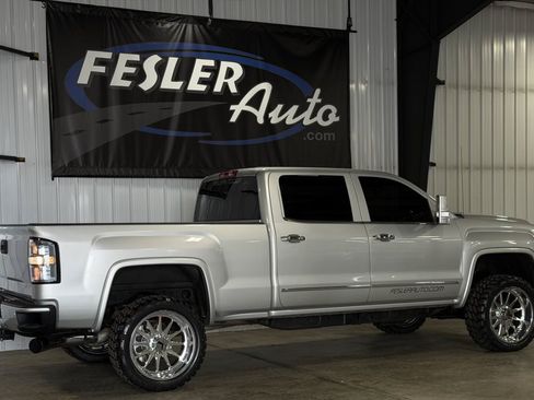 Used 2017 GMC Sierra 2500 SLT w/ Duramax Plus Package AWD/4WD image 25