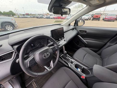 Used 2024 Toyota Corolla Cross LE w/ Moonroof Package AWD/4WD image 13