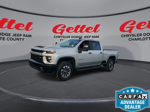 Used 2022 Chevrolet Silverado 2500 Custom w/ Custom Value Package image 4