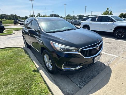 Used 2018 Buick Enclave Essence FWD image 3