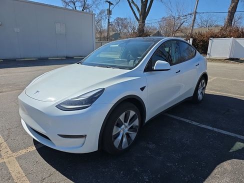 Used 2023 Tesla Model Y Long Range image 9