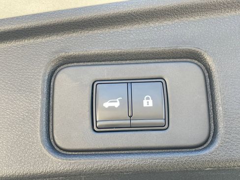 Used 2025 Nissan Pathfinder SV image 23