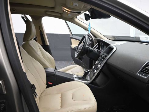 Used 2016 Volvo XC60 T6 w/ Proximity Package image 18