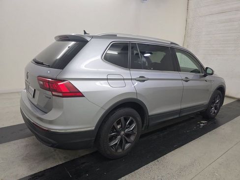 Used 2022 Volkswagen Tiguan SE w/ Panoramic Sunroof Package AWD/4WD image 3