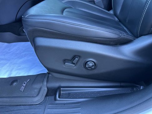 Used 2024 Chrysler Pacifica Touring-L w/ S Appearance Package image 59