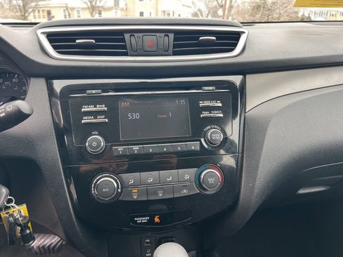 Used 2015 Nissan Rogue S image 16