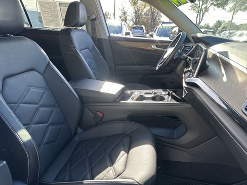 Used 2024 Volkswagen Atlas SE image 13