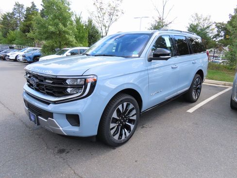 New 2025 Ford Expedition Platinum w/ Platinum Ultimate Package image 3