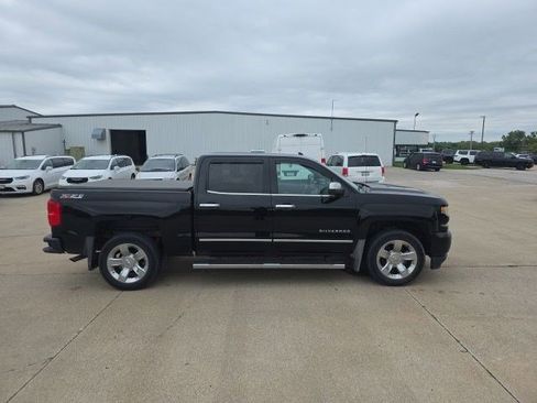 Used 2017 Chevrolet Silverado 1500 LTZ Z71 w/ LTZ Plus Package AWD/4WD image 9