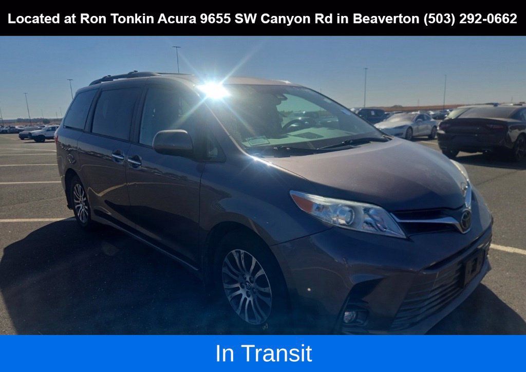 Used 2019 Toyota Sienna XLE w/ XLE Navigation Package FWD image 1