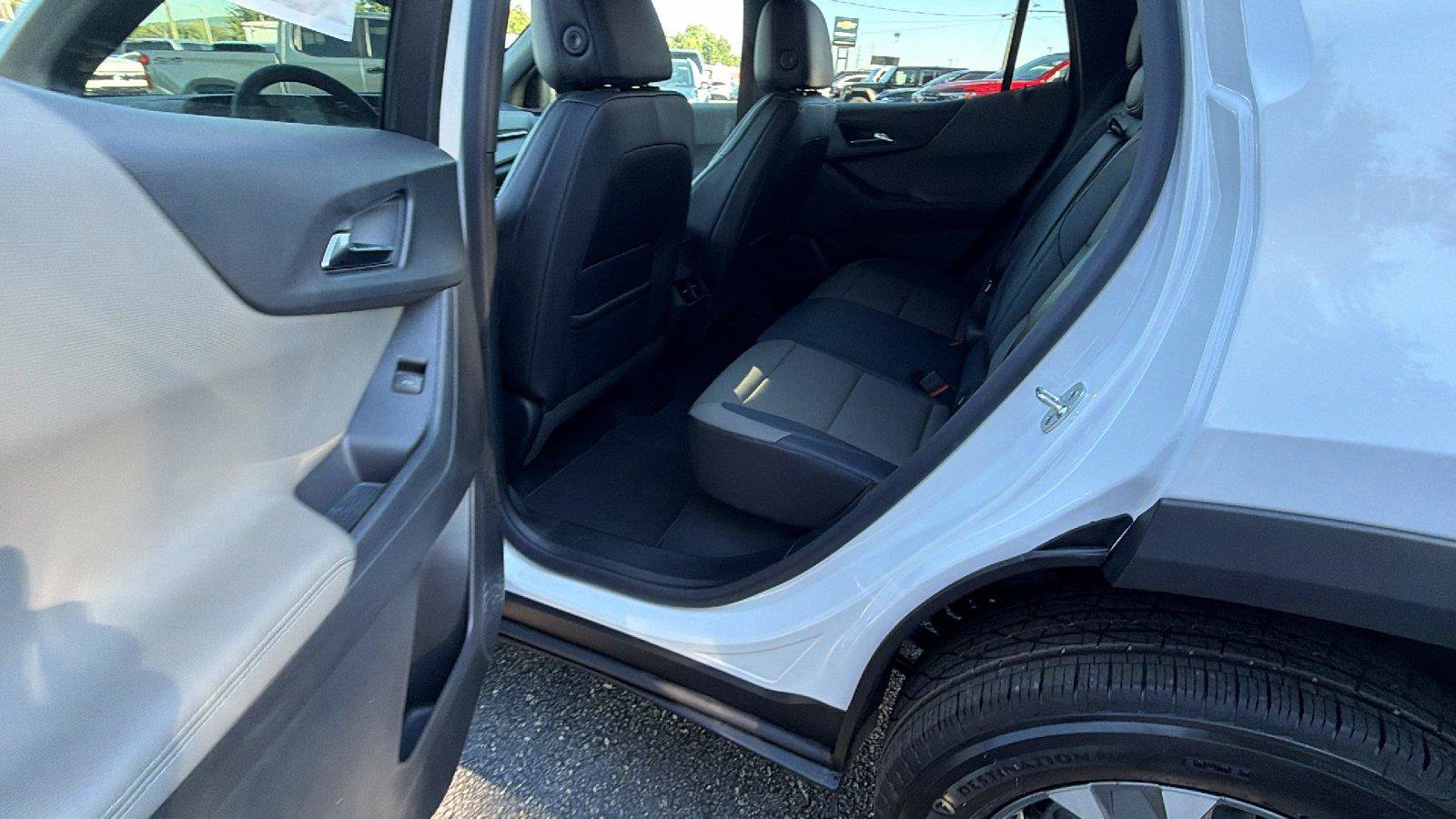 New 2027 Chevrolet Equinox LT w/ Convenience Package II FWD image 19