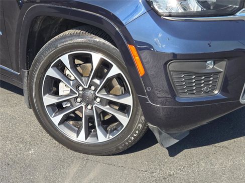 Used 2022 Jeep Grand Cherokee Overland w/ MOPAR Finishing Package image 3