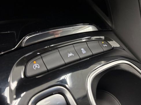 Used 2023 Buick Envision Essence w/ Sport Touring Package image 18